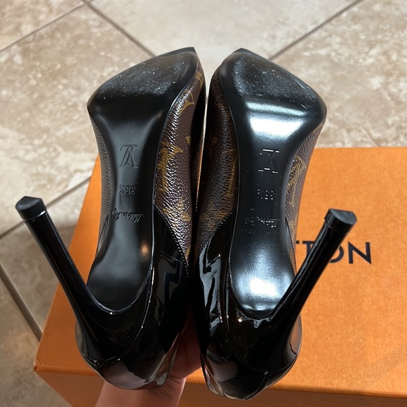 Louis Vuitton CHERIE PUMP - Picture 6 of 6